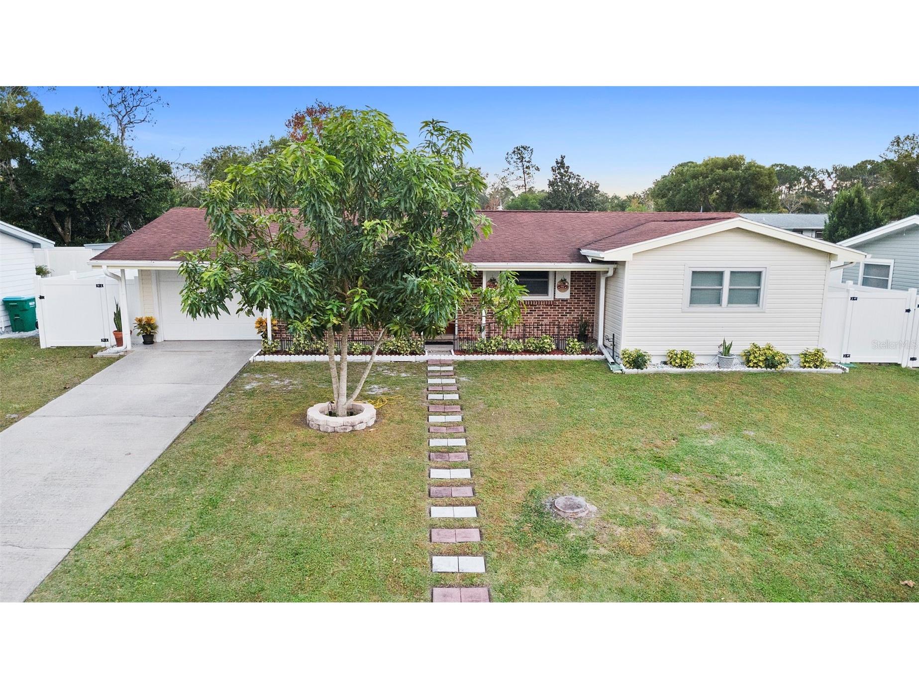 2061 Keyes Lane Deltona FL 32738 V4946107 image1