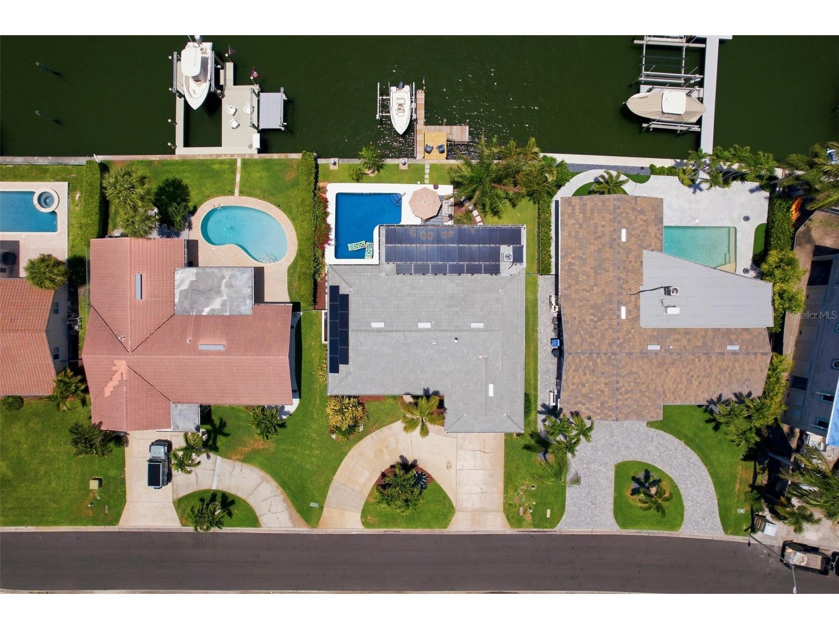 2061 Michigan Avenue NE Saint Petersburg FL 33703 TB8526037 image1
