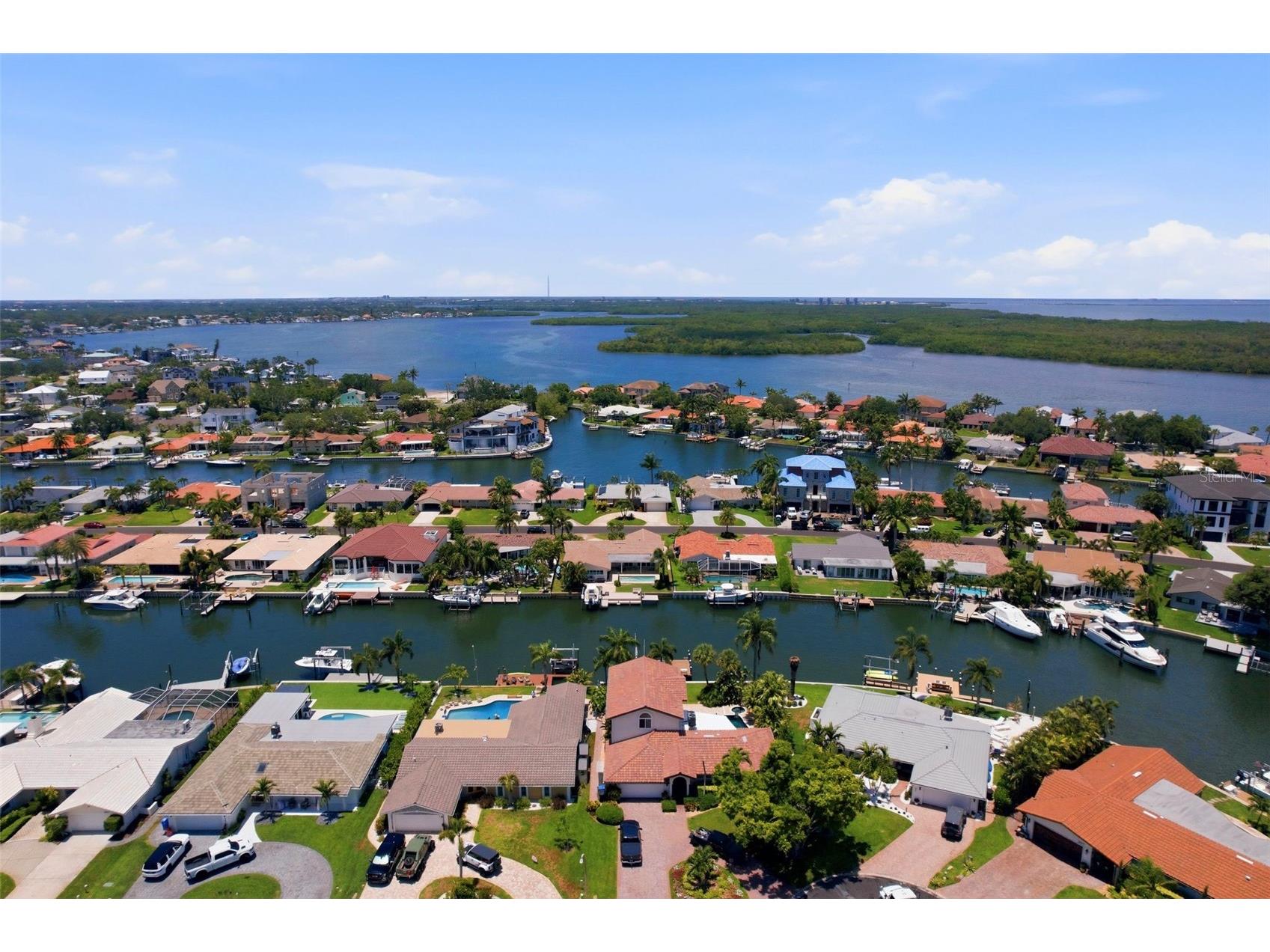 2061 Michigan Avenue NE Saint Petersburg FL 33703 TB8526037 image2