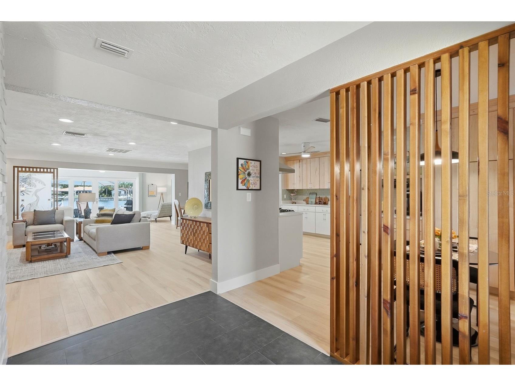 2061 Michigan Avenue NE Saint Petersburg FL 33703 TB8526037 image5