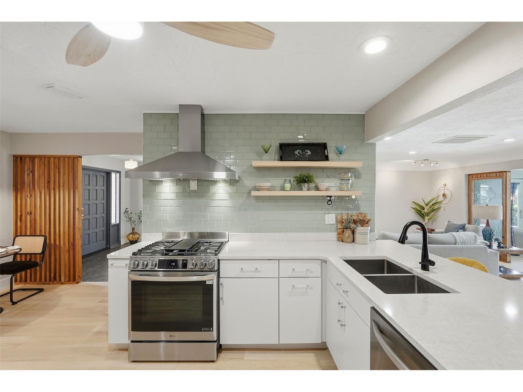 2061 Michigan Avenue NE Saint Petersburg FL 33703 TB8526037 image7