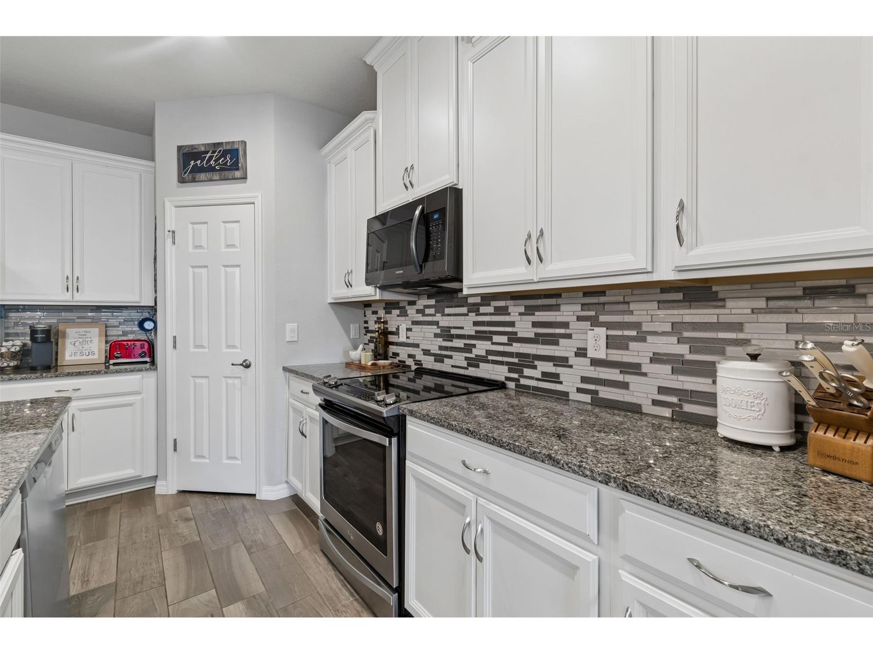 2064 Lake Waters Pl Lutz FL 33558 TB8494102 image18