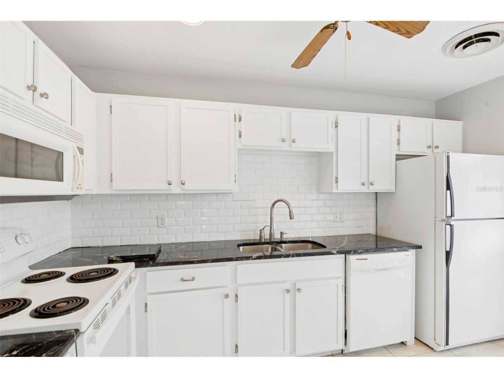 2064 Sunset Point Road #71 Clearwater FL 33765 TB8484603 image11