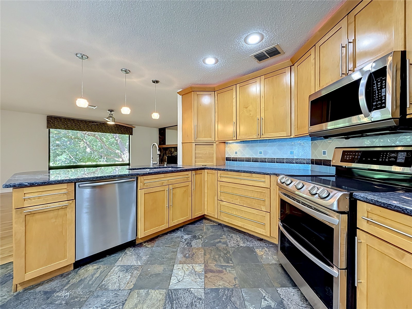 2065 Brady Drive Dunedin FL 34698 TB8508770 image13