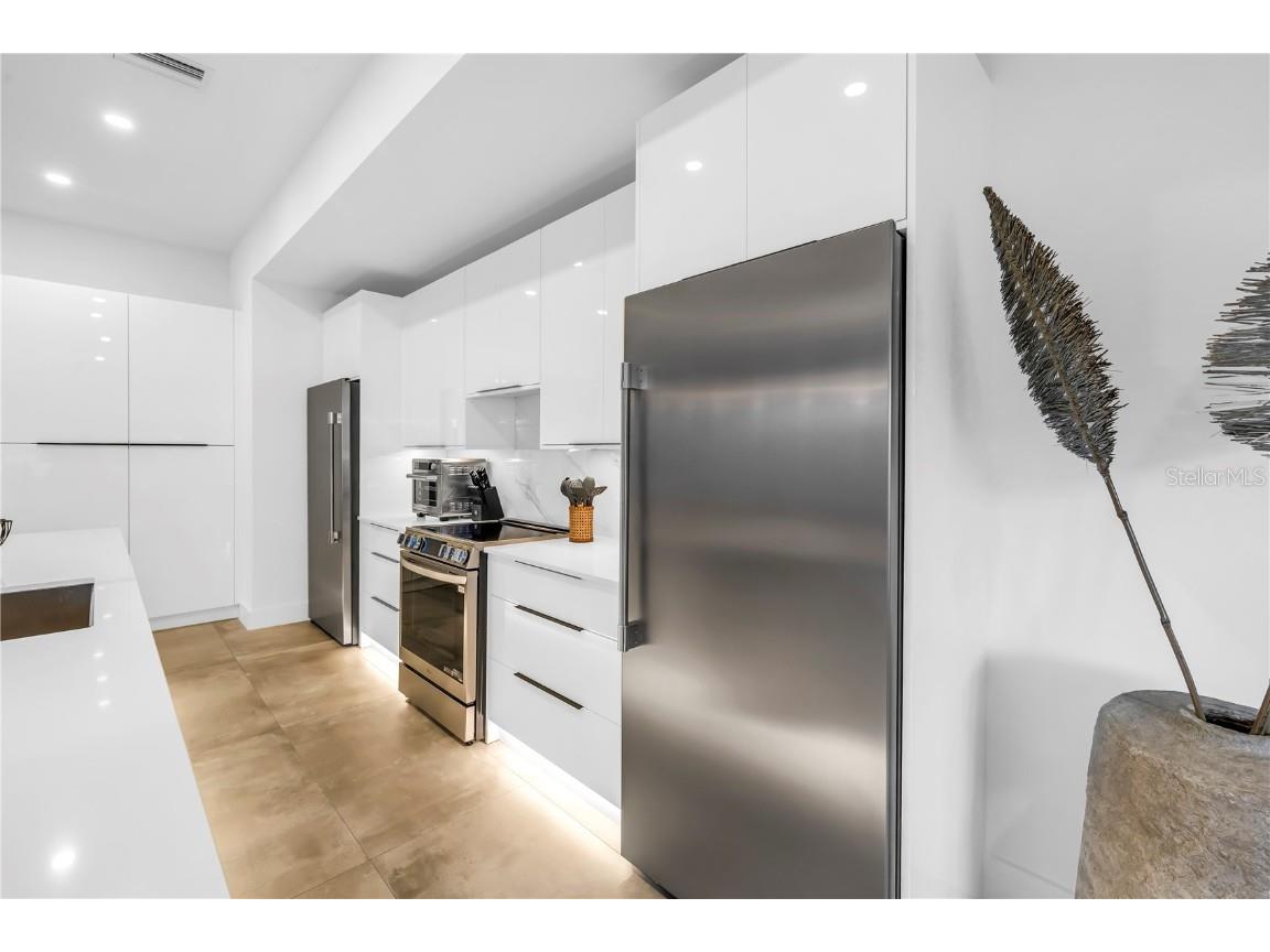 2065 Goldenrod Street Sarasota FL 34239 A4656340 image21