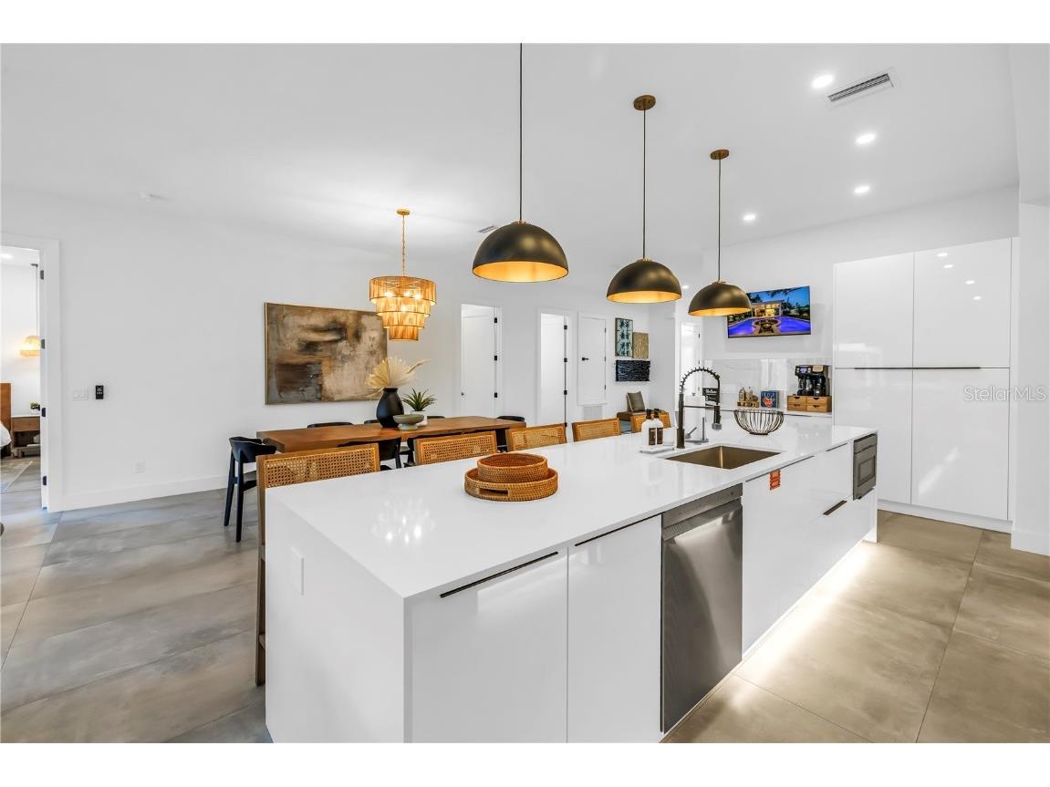 2065 Goldenrod Street Sarasota FL 34239 A4656340 image22