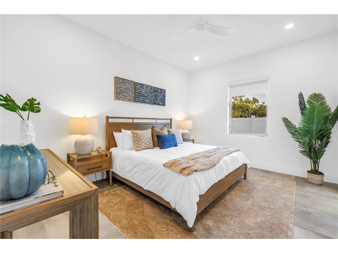 2065 Goldenrod Street Sarasota FL 34239 A4656340 image35