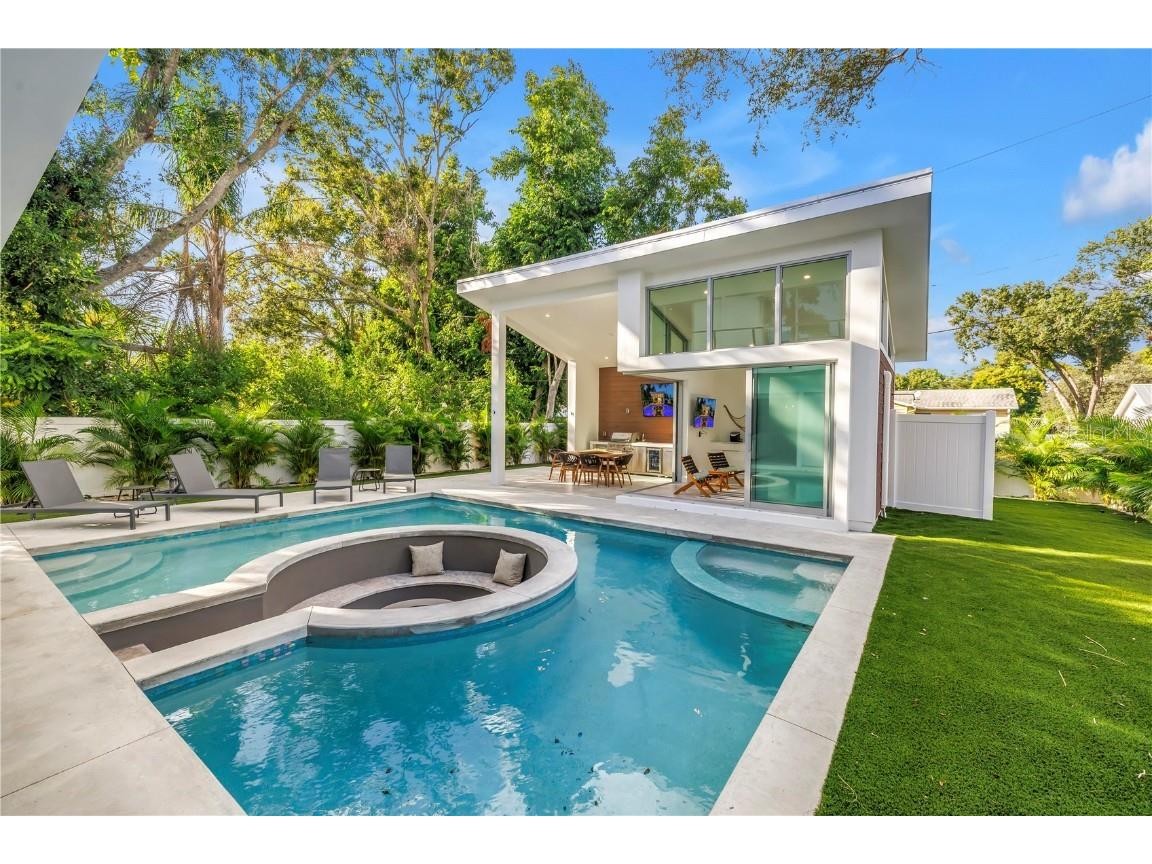 2065 Goldenrod Street Sarasota FL 34239 A4656340 image63