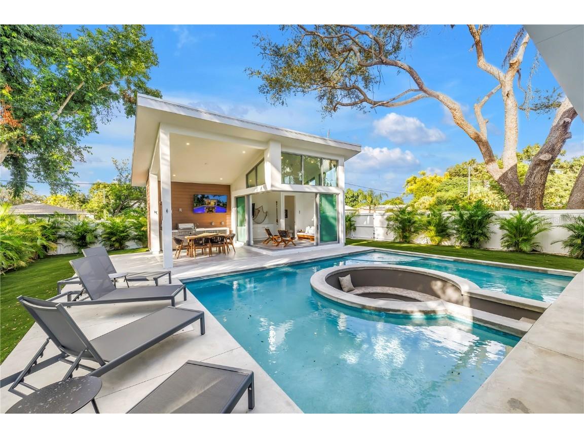 2065 Goldenrod Street Sarasota FL 34239 A4656340 image64