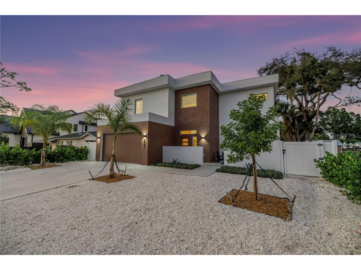 2065 Goldenrod Street Sarasota FL 34239 A4657539 image3