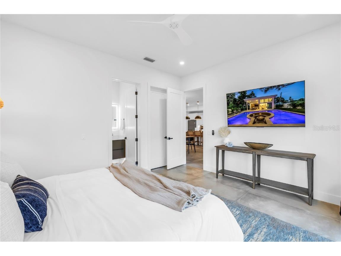 2065 Goldenrod Street Sarasota FL 34239 A4657539 image30