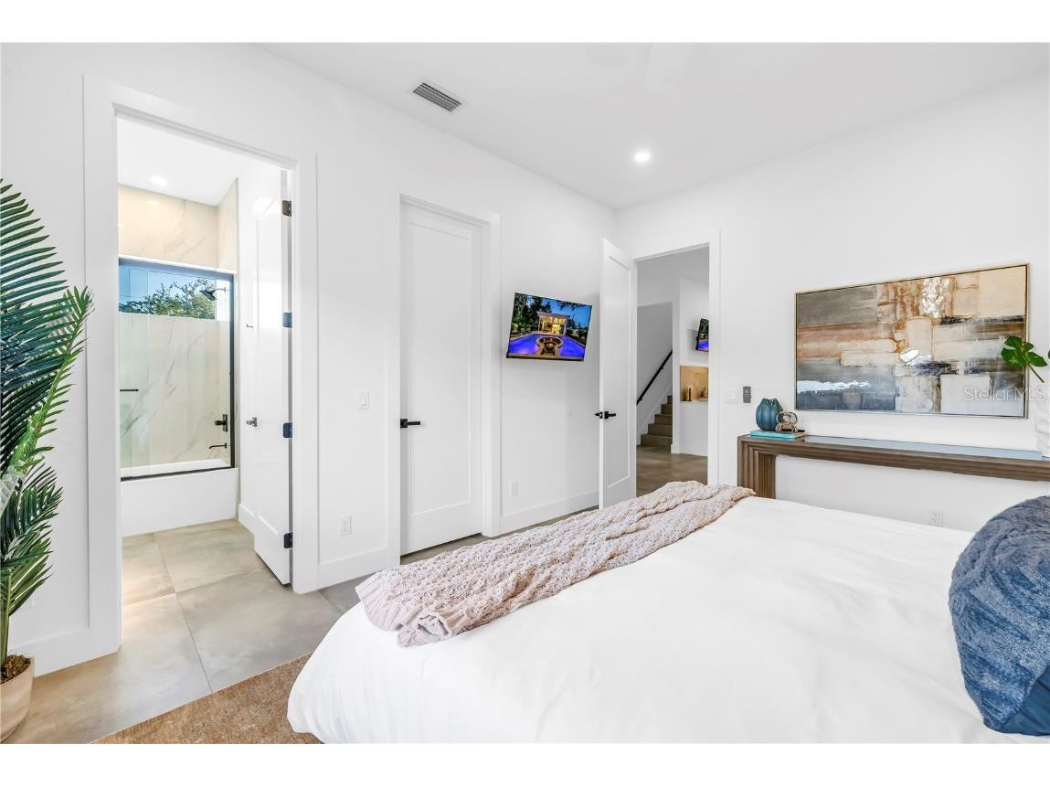 2065 Goldenrod Street Sarasota FL 34239 A4657539 image35