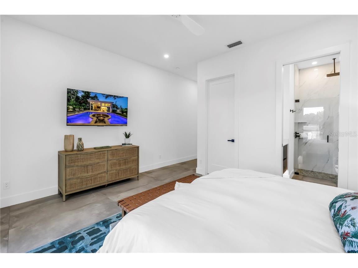 2065 Goldenrod Street Sarasota FL 34239 A4657539 image46