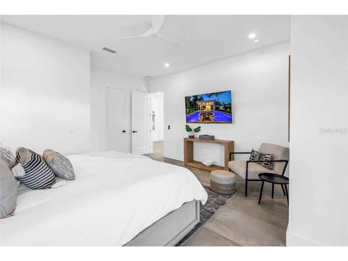 2065 Goldenrod Street Sarasota FL 34239 A4657539 image60