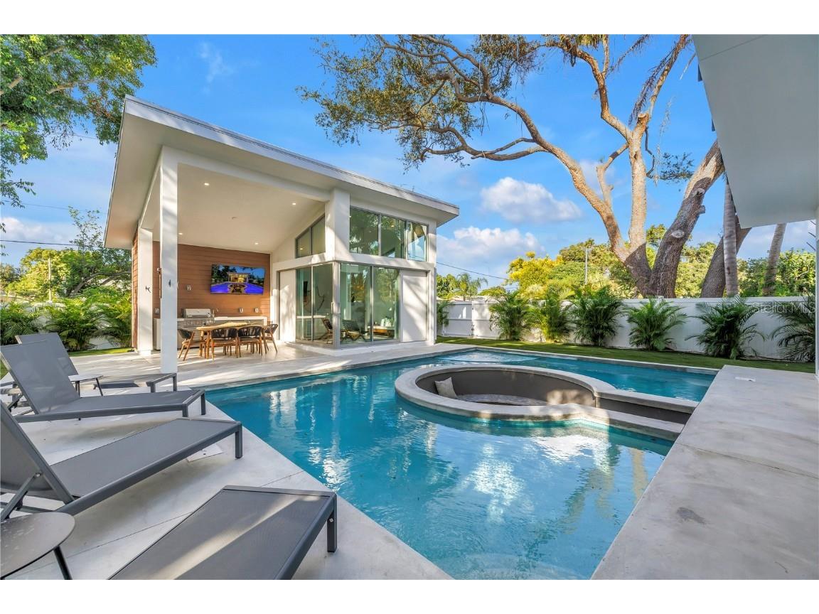 2065 Goldenrod Street Sarasota FL 34239 A4657539 image74