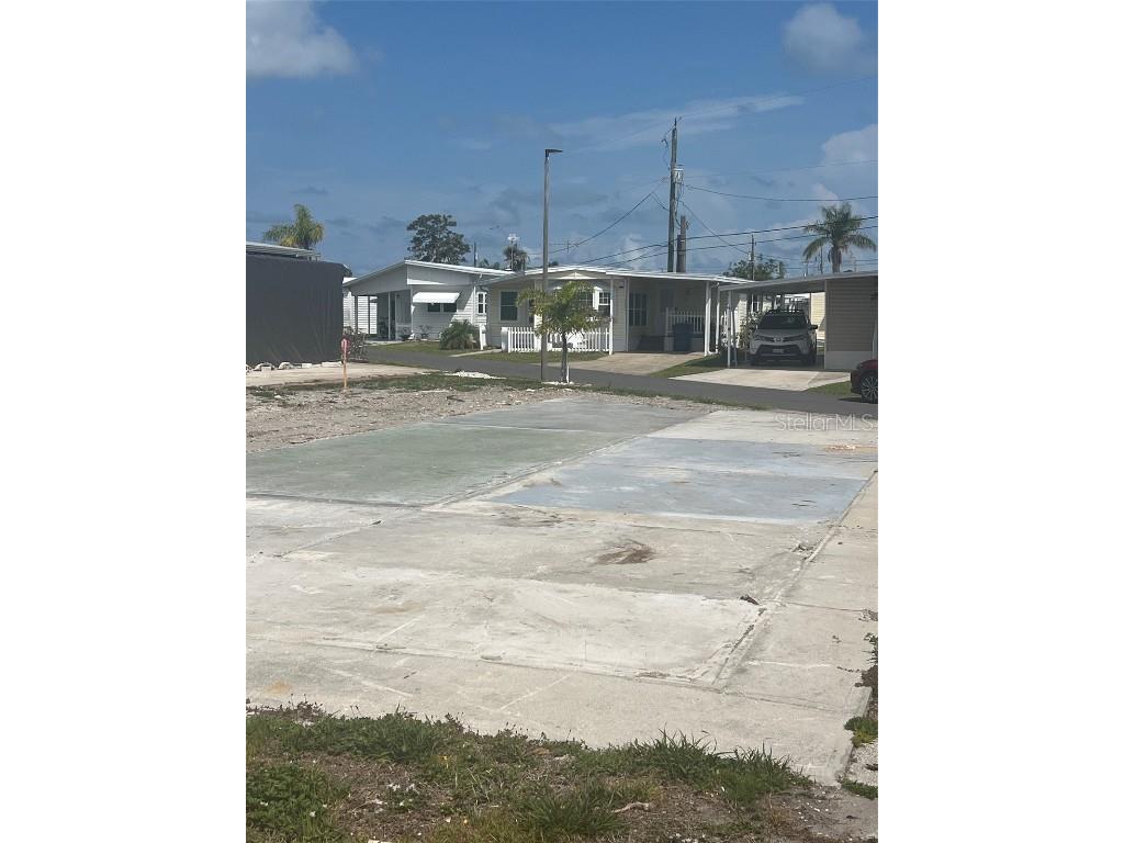 2066 Detroiter St Sarasota FL 34231 A4653304 image1