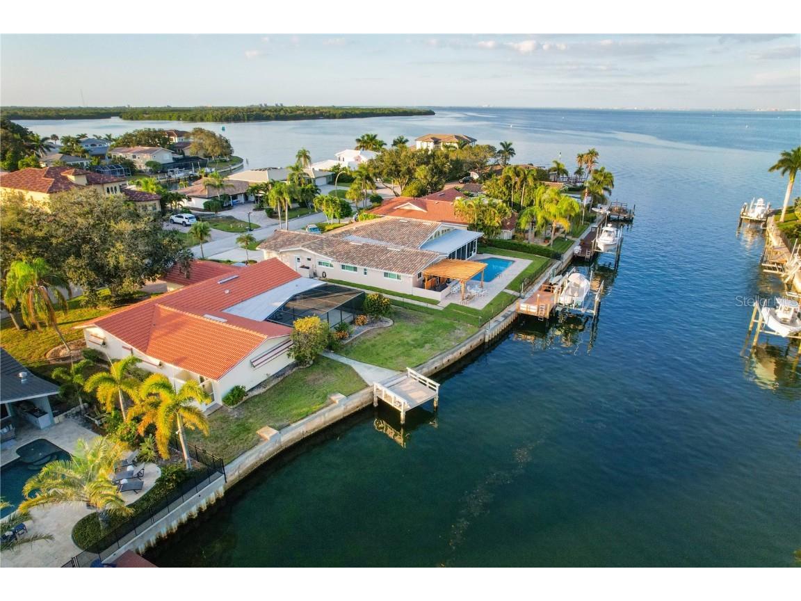 2066 Hawaii Avenue NE Saint Petersburg FL 33703 U8220074 image1