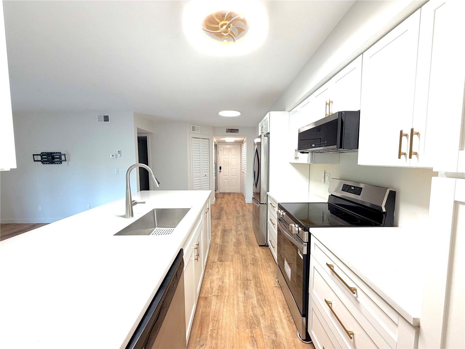 2067 Hunters Glen Drive #312 Dunedin FL 34698 TB8518482 image12