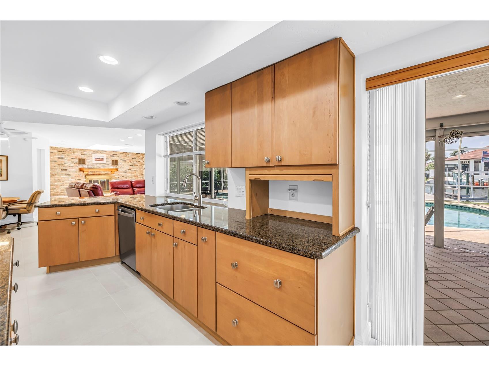 2067 Massachusetts Avenue NE Saint Petersburg FL 33703 - TAMPA BAY TB8521396 image11