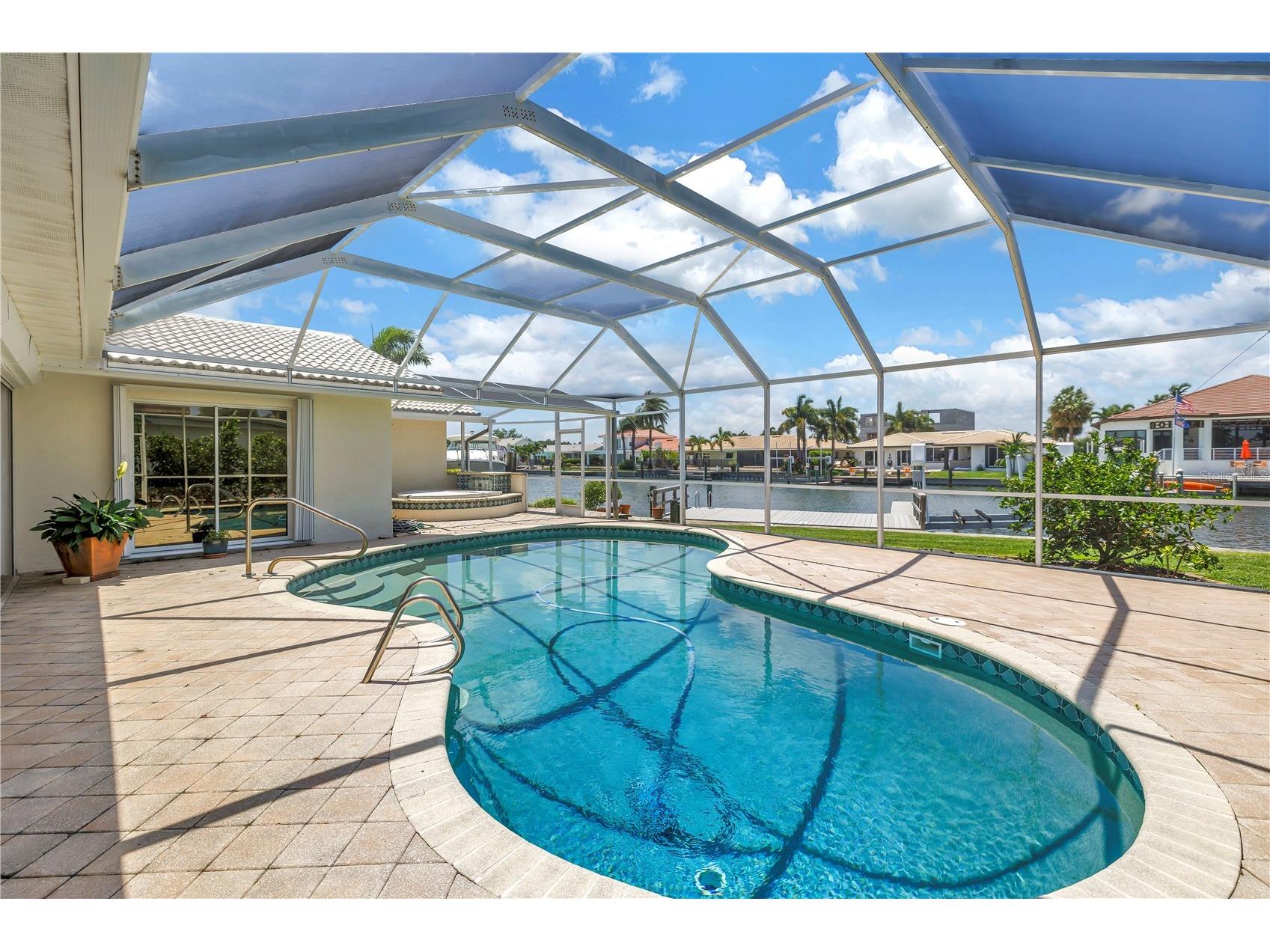 2067 Massachusetts Avenue NE Saint Petersburg FL 33703 - TAMPA BAY TB8521396 image33