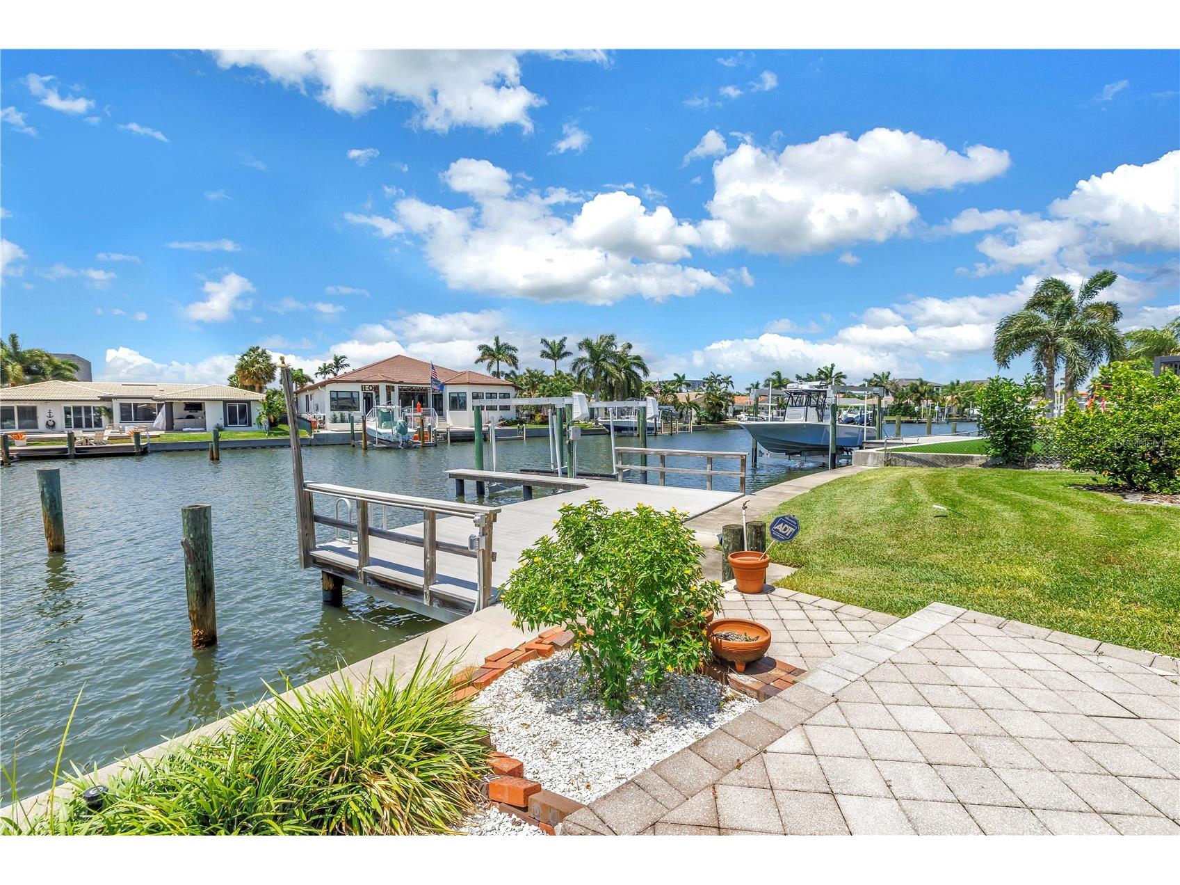 2067 Massachusetts Avenue NE Saint Petersburg FL 33703 - TAMPA BAY TB8521396 image39