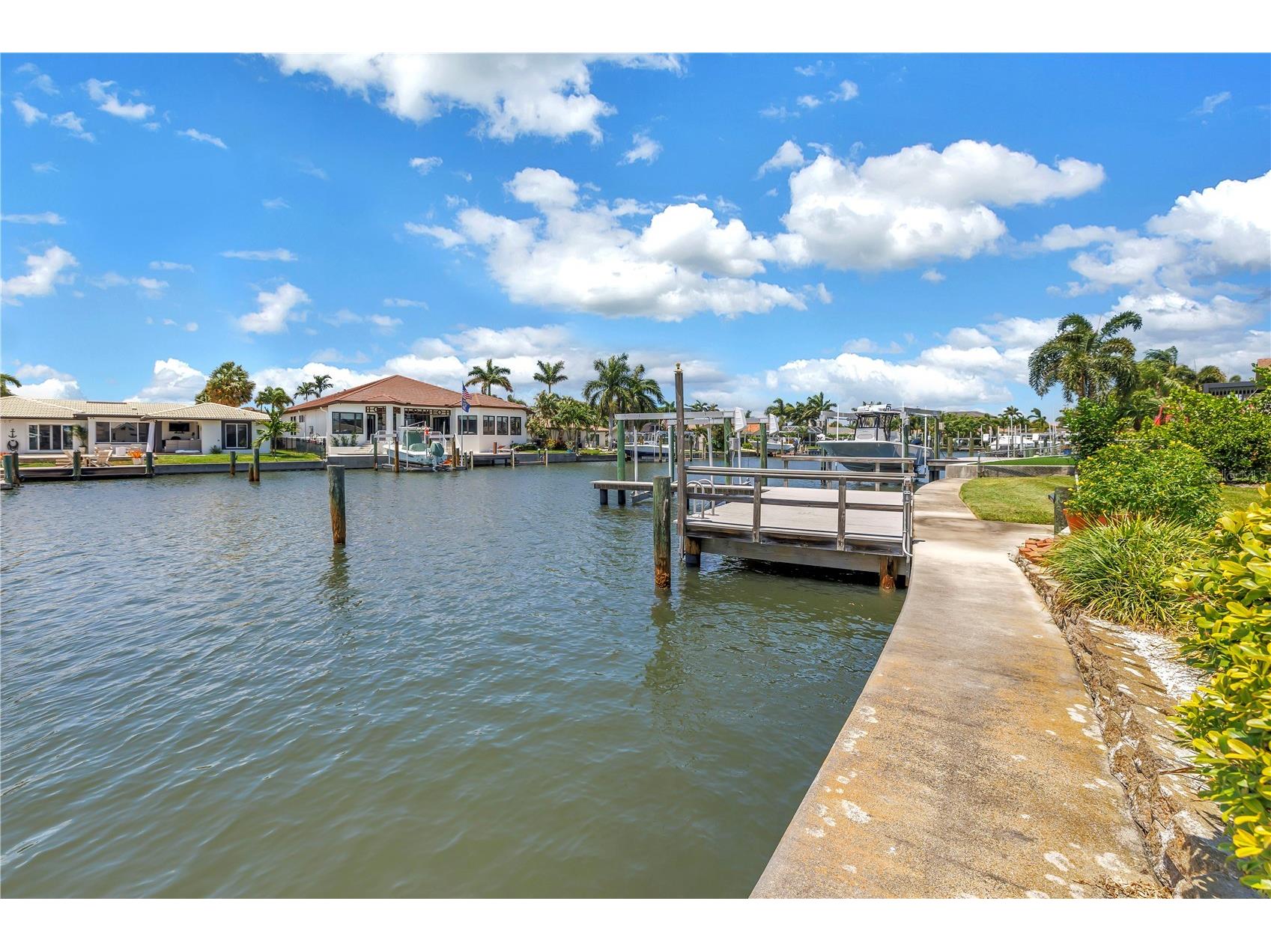 2067 Massachusetts Avenue NE Saint Petersburg FL 33703 - TAMPA BAY TB8521396 image40