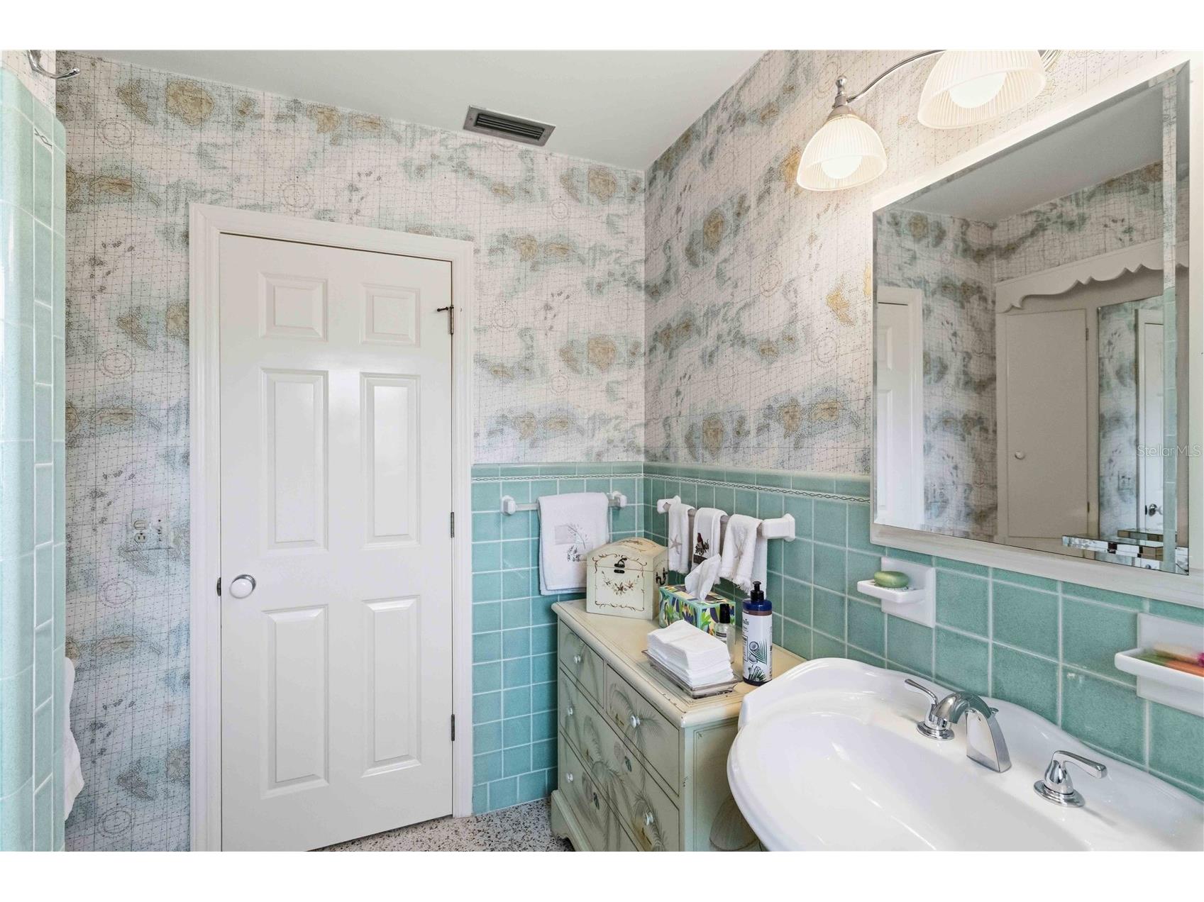 2068 Sunnyside Lane Sarasota FL 34239 N6143339 image22