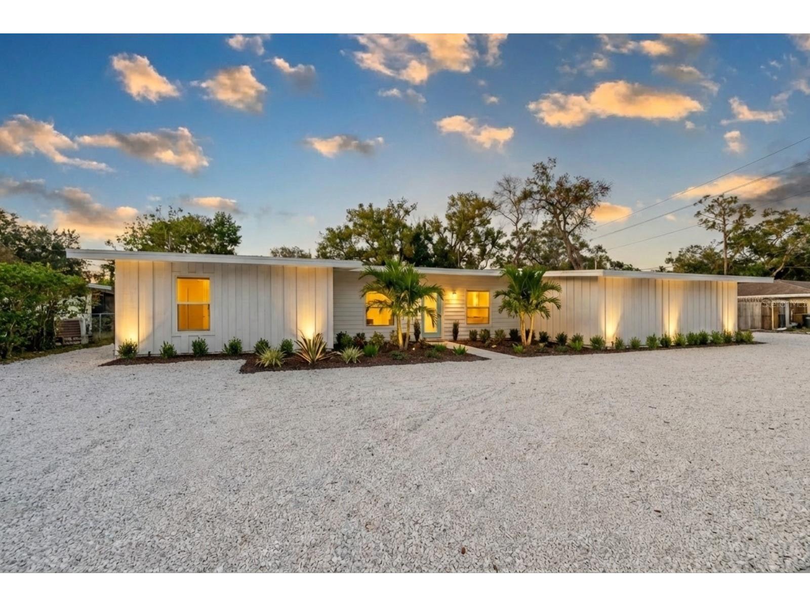 2069 Bougainvillea Street Sarasota FL 34239 A4681866 image2