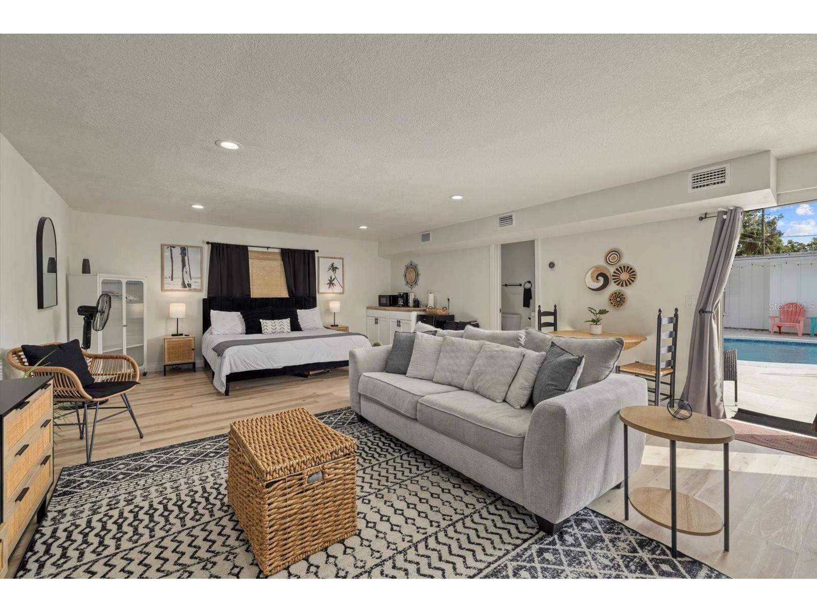 2069 Bougainvillea Street Sarasota FL 34239 A4681866 image20