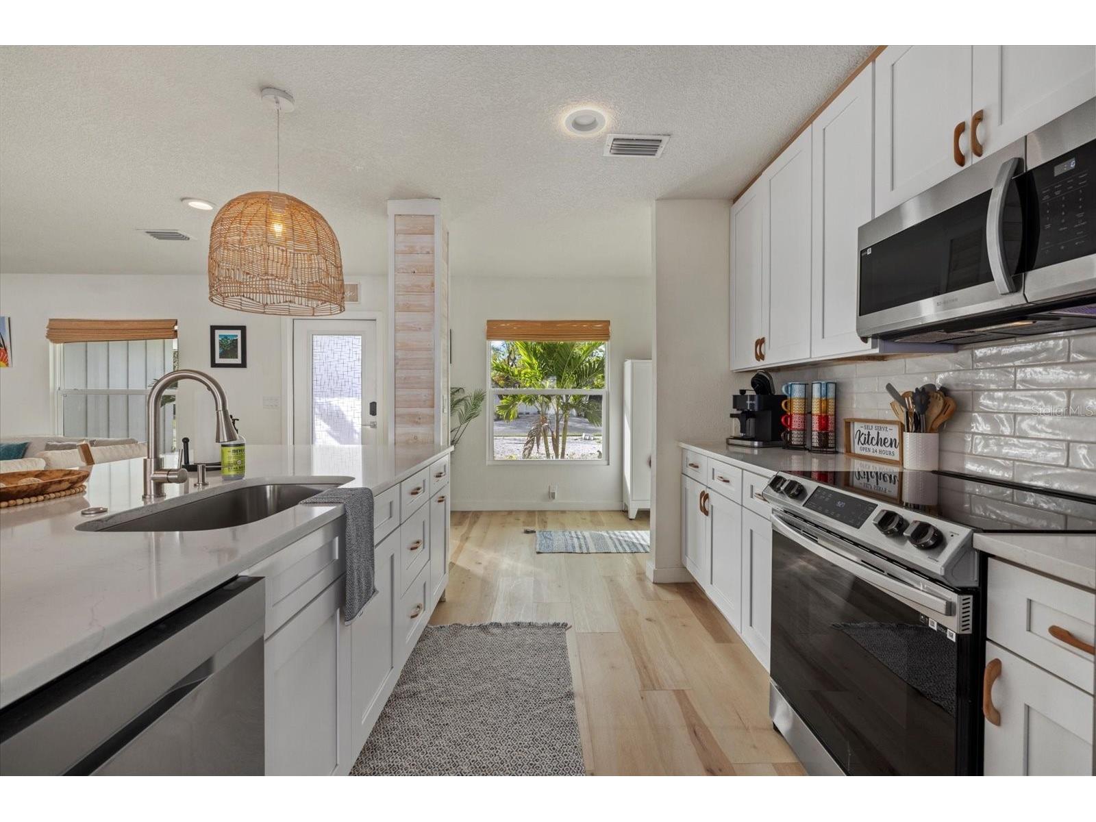 2069 Bougainvillea Street Sarasota FL 34239 A4681866 image8