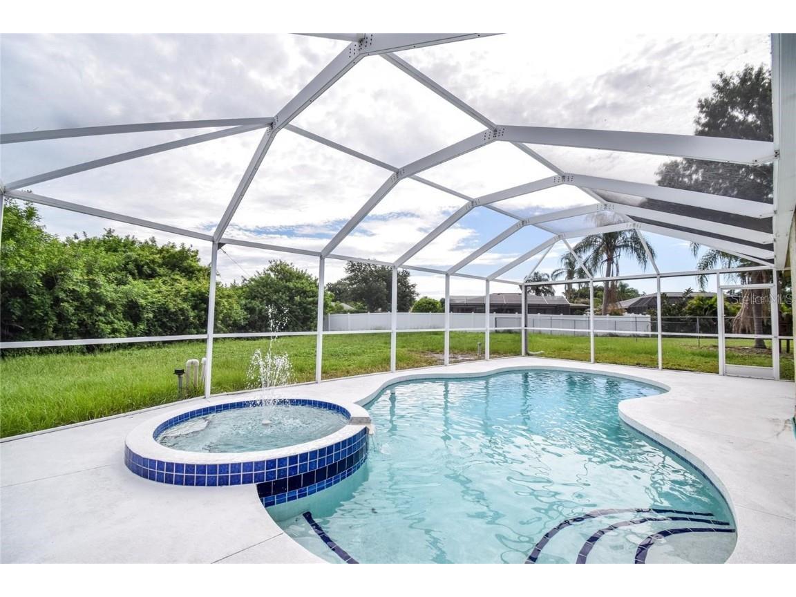 2069 Country Meadows Lane Sarasota FL 34235 A4661658 image18