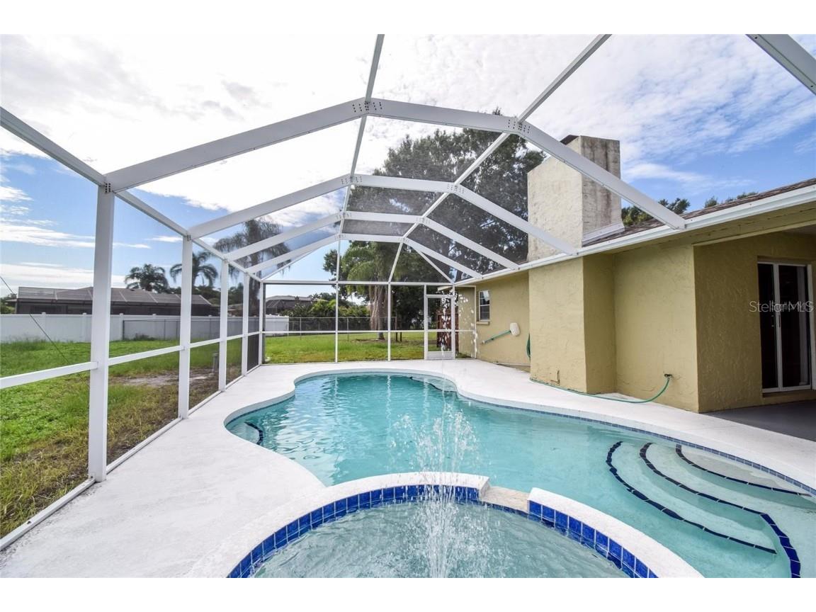 2069 Country Meadows Lane Sarasota FL 34235 A4661658 image2