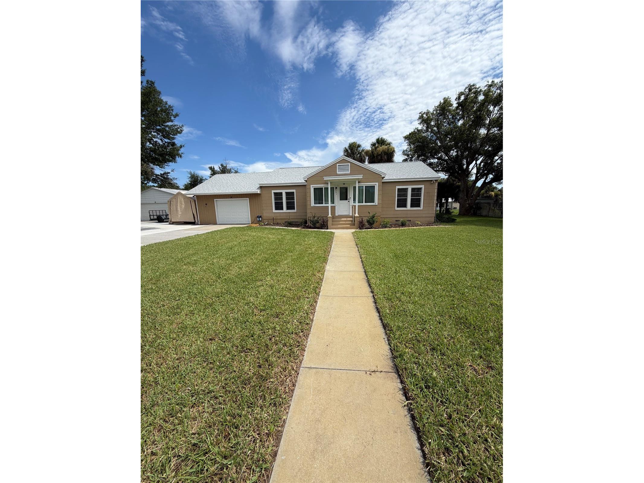 207 E Halifax Avenue Oak Hill FL 32759 S5153386 image1