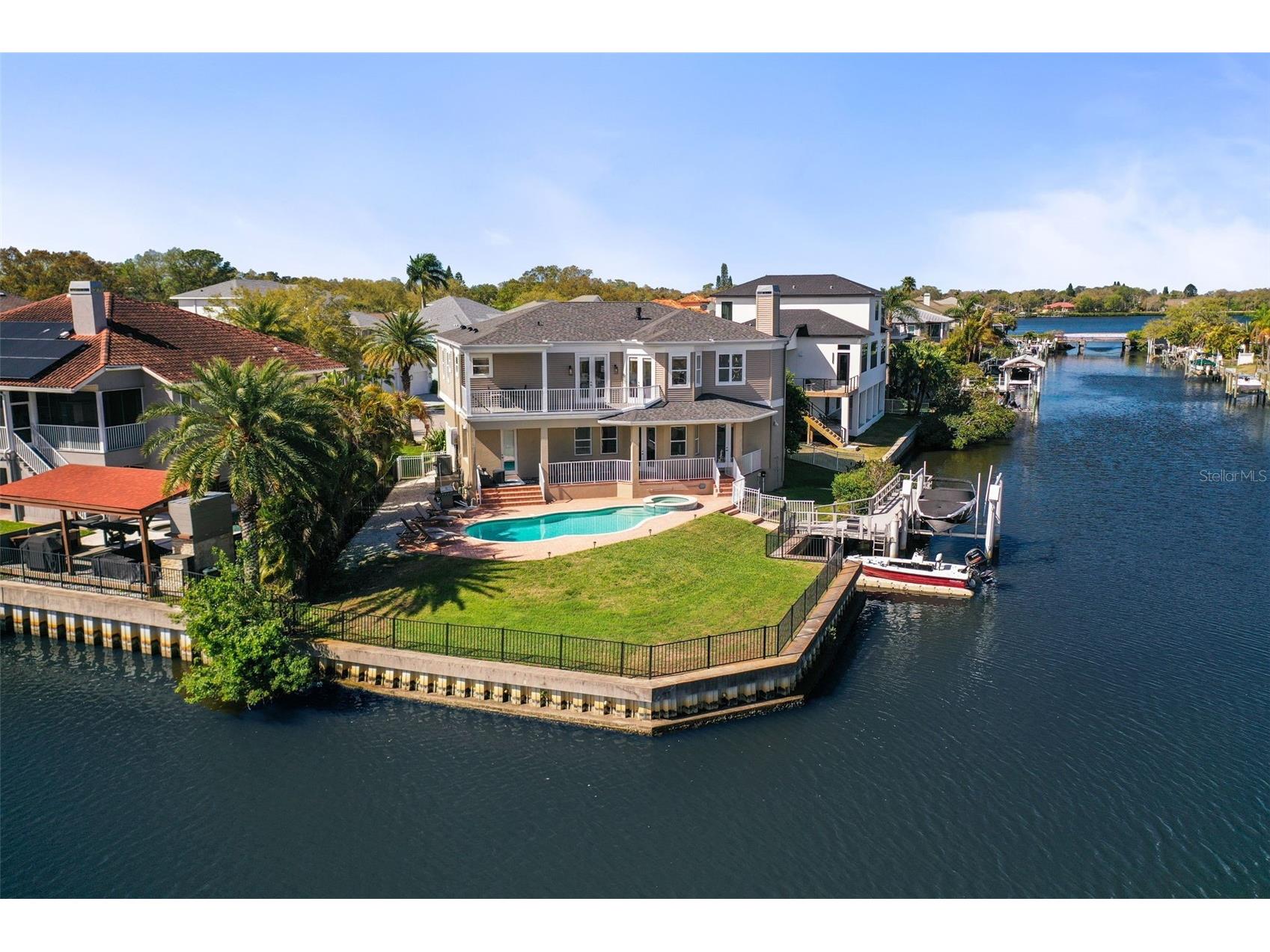 207 Manatee Lane Tarpon Springs FL 34689 - WHITCOMB BAYOU CANAL TB8485009 image1