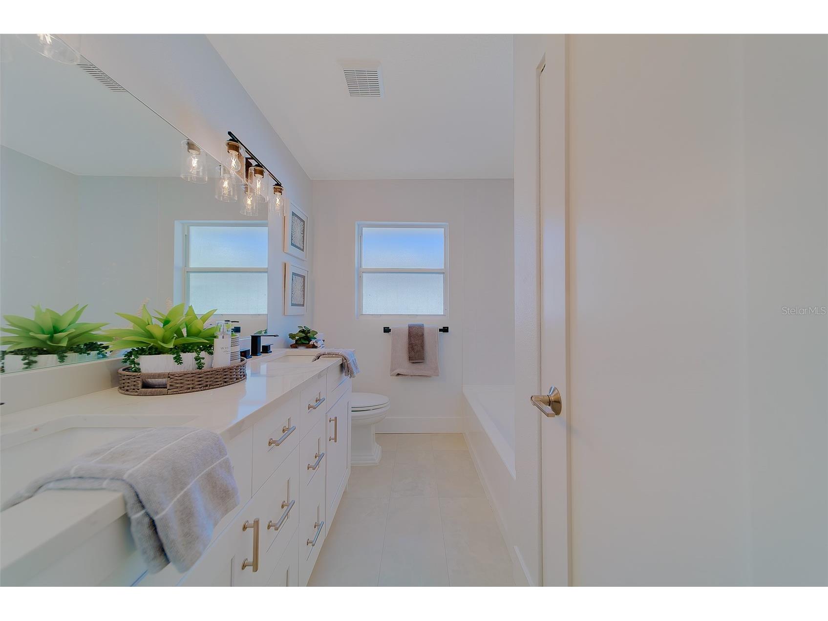 207 Midway Island Clearwater Beach FL 33767 TB8467513 image25