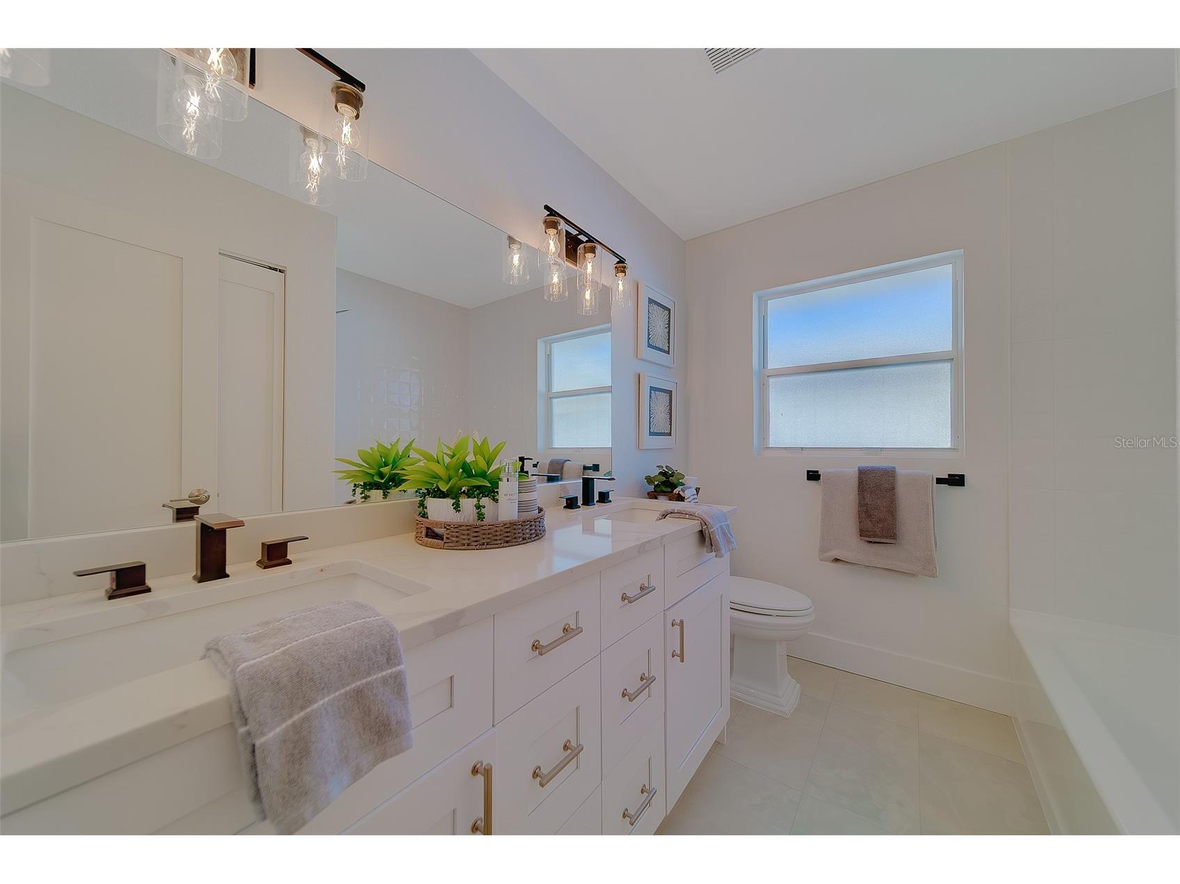 207 Midway Island Clearwater Beach FL 33767 TB8467513 image5