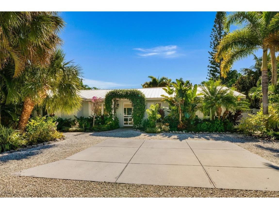 207 Peacock Lane Holmes Beach FL 34217 A4662159 image1