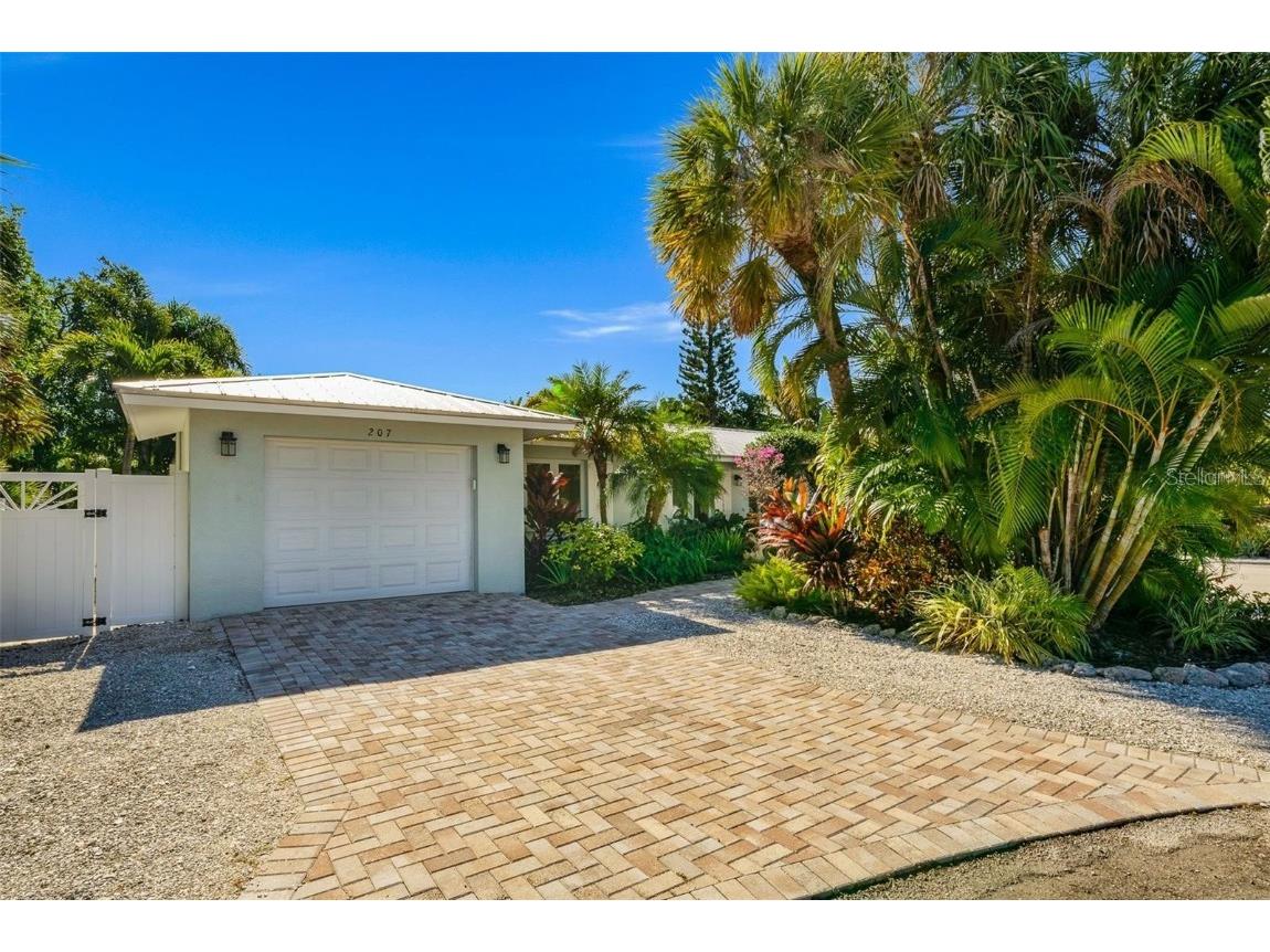 207 Peacock Lane Holmes Beach FL 34217 A4662159 image3