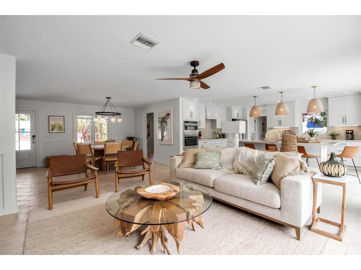 207 Peacock Lane Holmes Beach FL 34217 A4662159 image4