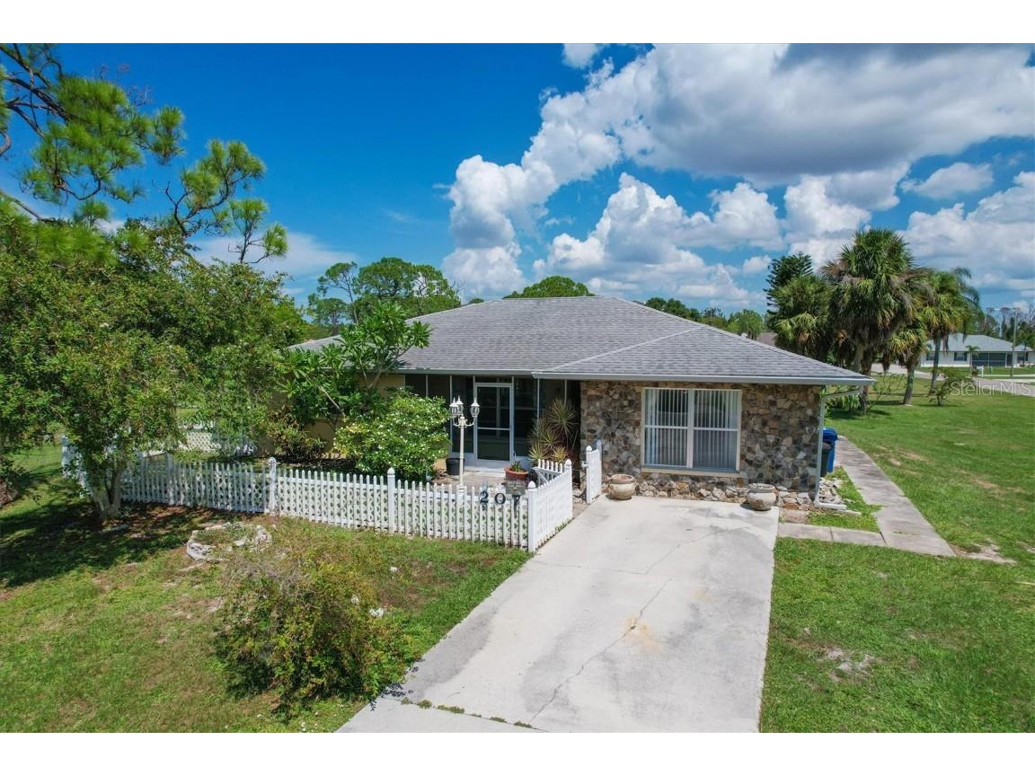 207 Pine Glen Court Englewood FL 34223 A4582205 image1