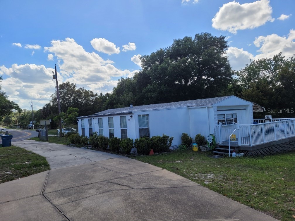 207 Robinhood Drive Deland FL 32724 V4930903 image1