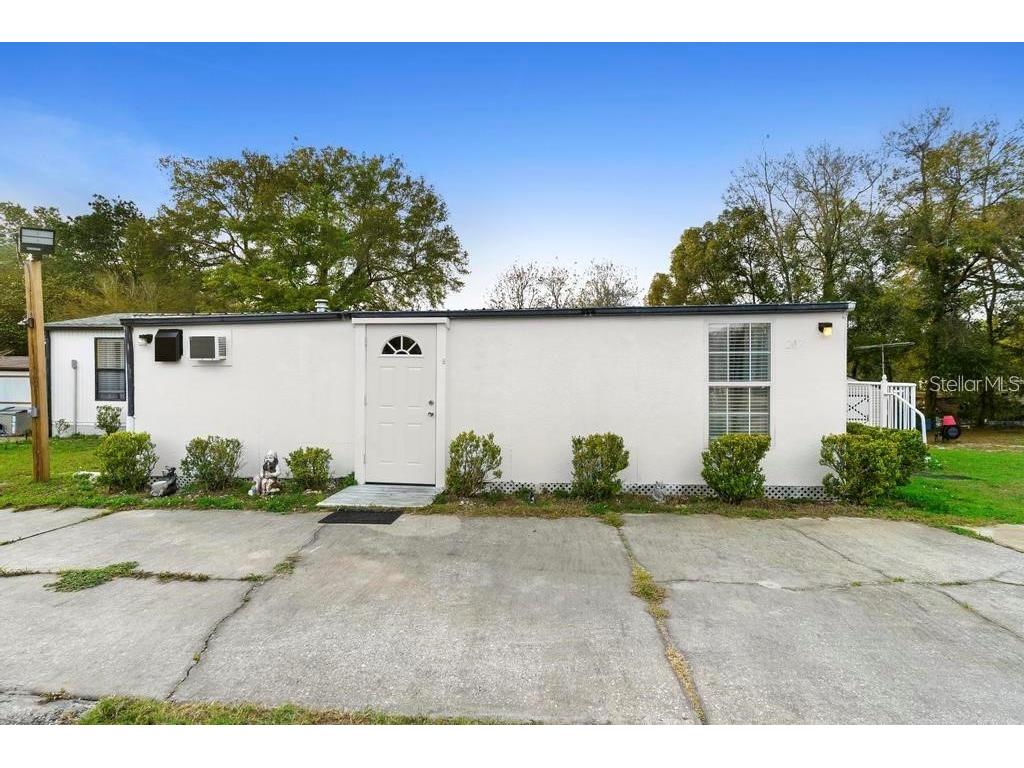 207 Robinhood Drive Deland FL 32724 V4946015 image1