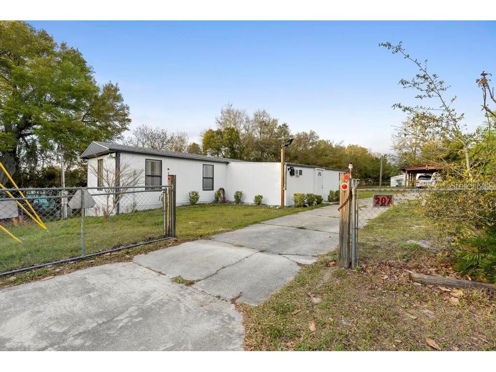 207 Robinhood Drive Deland FL 32724 V4946015 image2