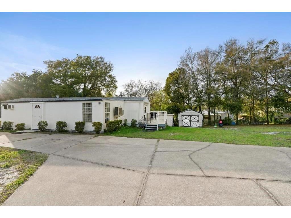 207 Robinhood Drive Deland FL 32724 V4946015 image3