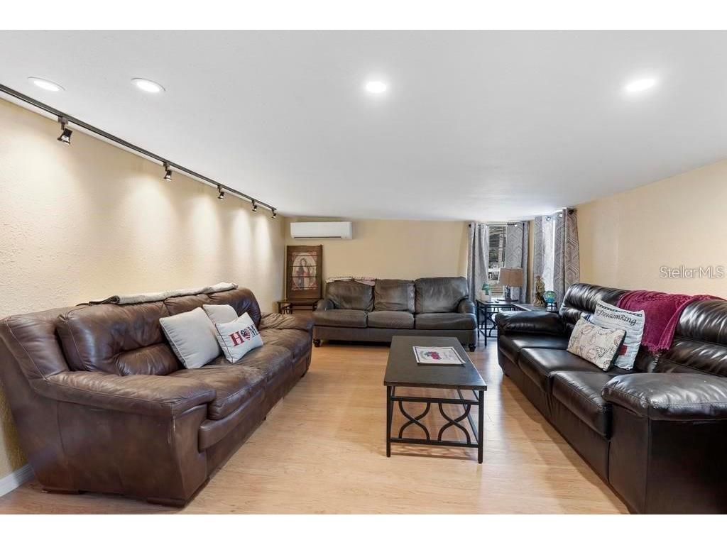 207 Robinhood Drive Deland FL 32724 V4946015 image7