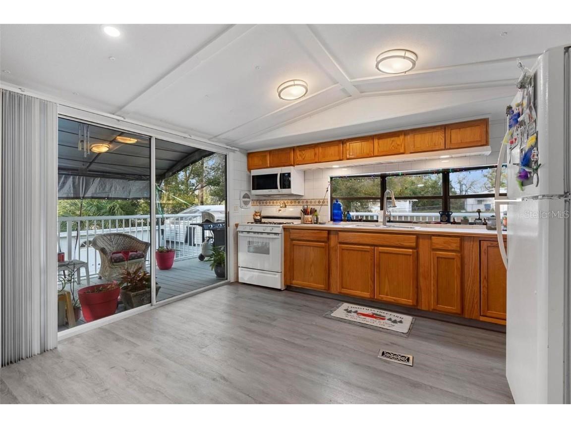 207 Robinhood Drive Deland FL 32724 V4946015 image8