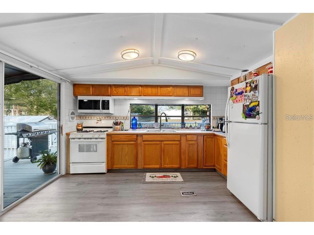 207 Robinhood Drive Deland FL 32724 V4946015 image9