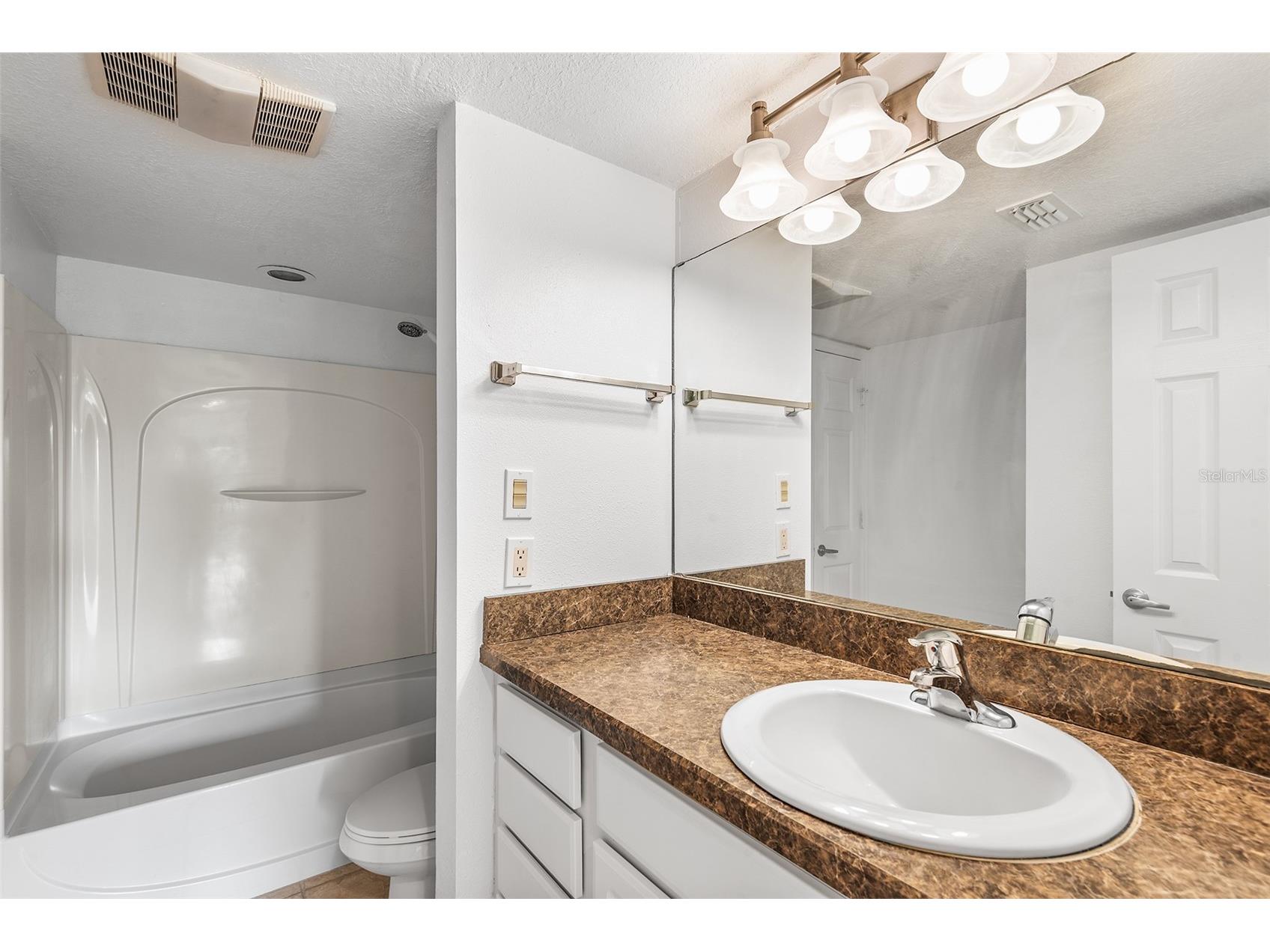 2070/2071 Corner Lake Drive #AB Haines City FL 33844 P4938021 image23