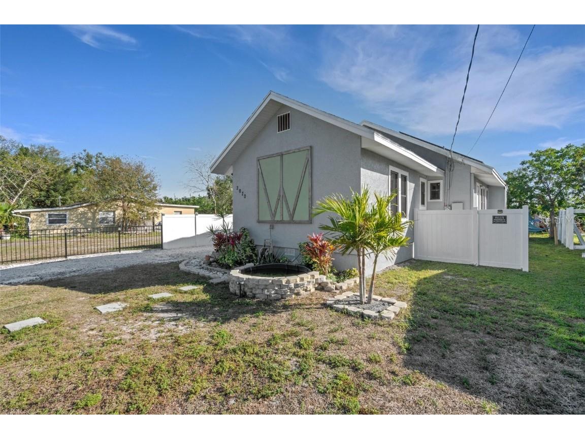 2070 28th Street Sarasota FL 34234 TB8345766 image1