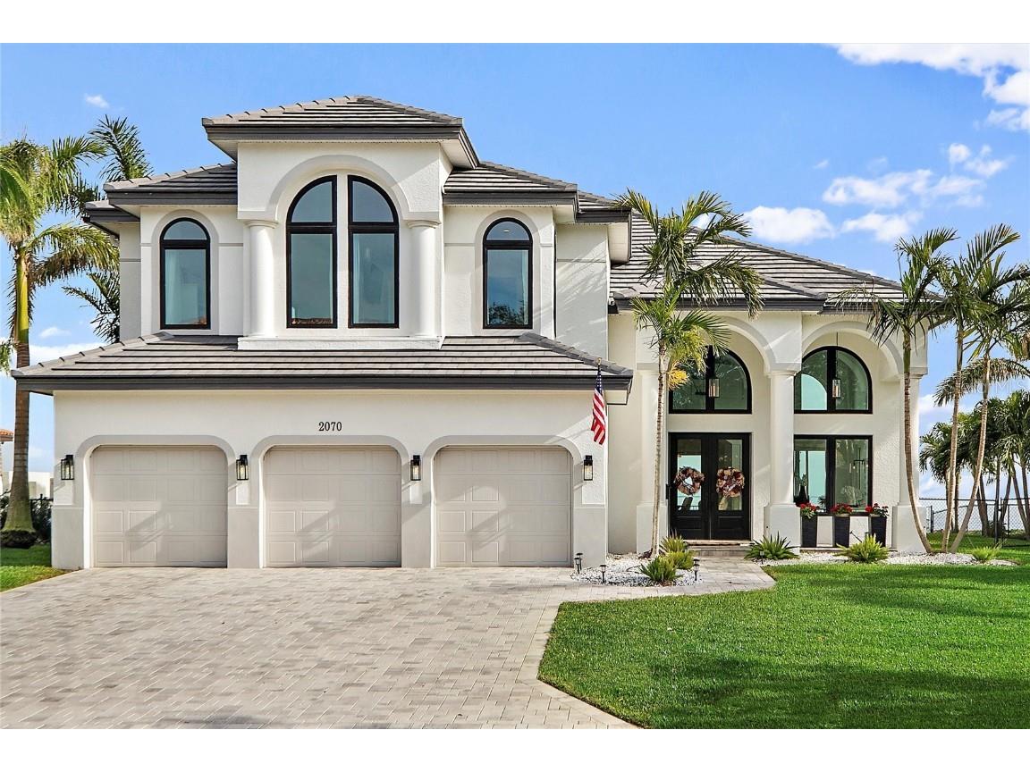 2070 Carolina Avenue NE Saint Petersburg FL 33703 - TAMPA BAY U8191206 image1